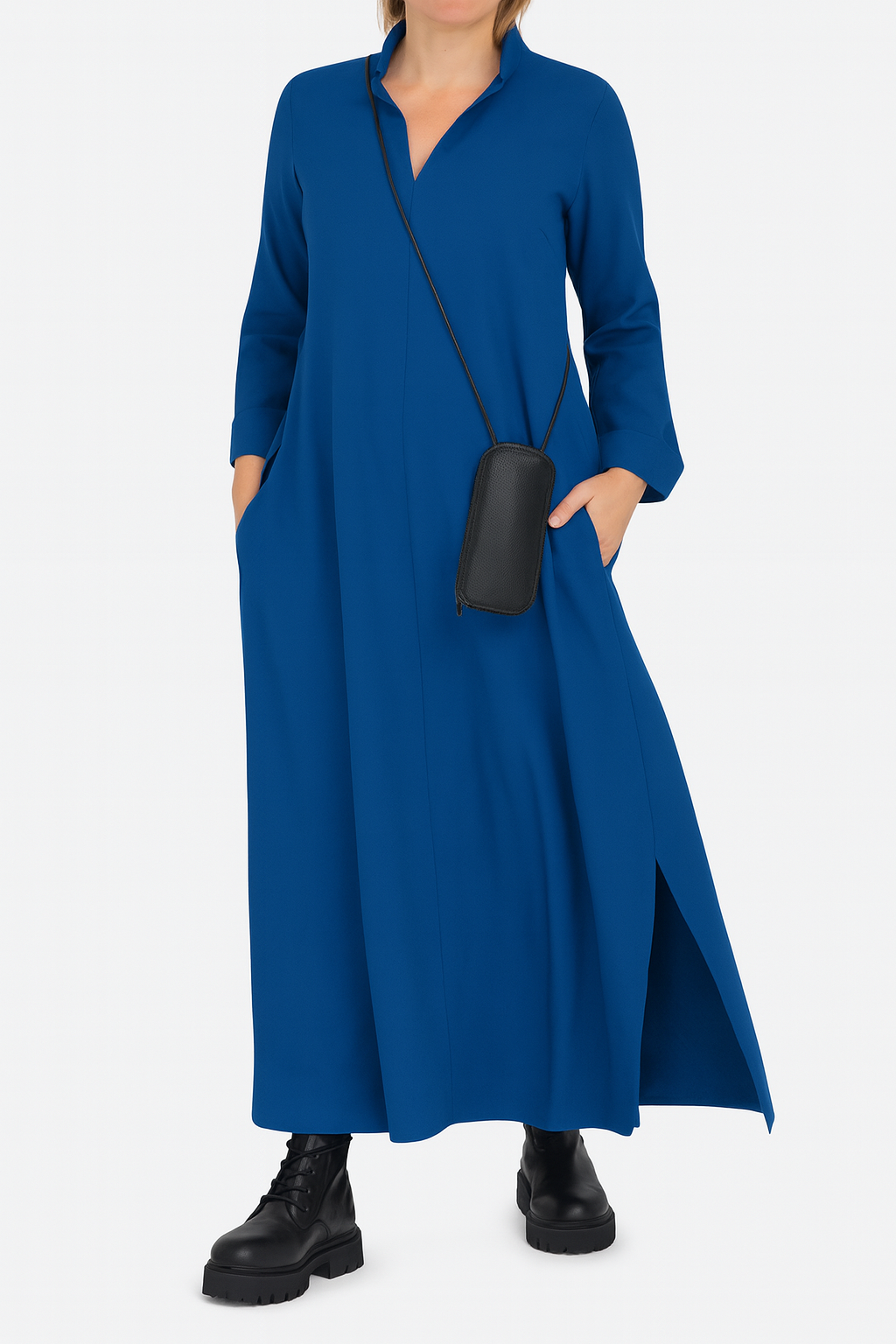 Luźna, długa sukienka z rozcięciami po bokach