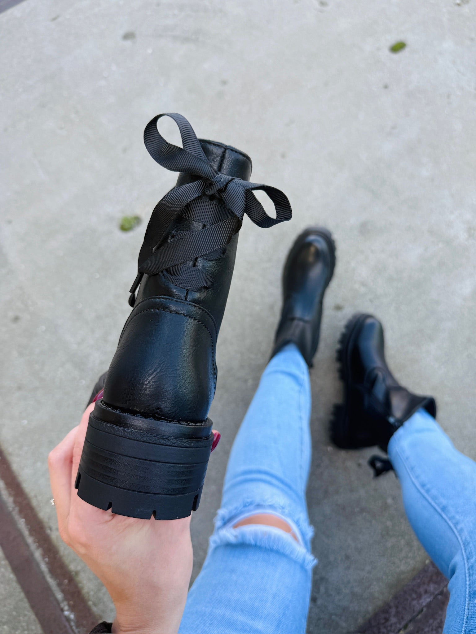 Lidia | Czarne Kozaki z Kokardą